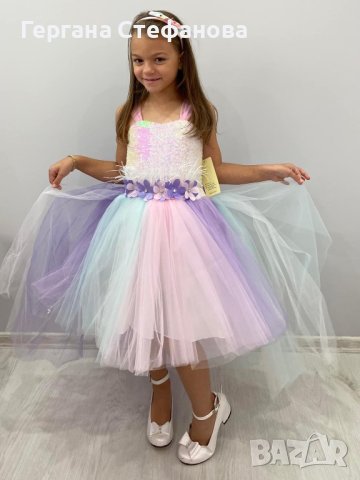 Отново налична  Нежна рокля с пера и пайети  Размери -98,104,110,116,128,134,140 Цена -59 лв, снимка 3 - Детски рокли и поли - 44336861