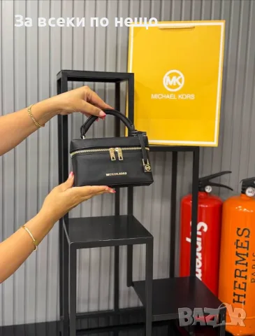 Michael Kors Елегантна Чанта Тип Куфарче С Цип И Класически Монограм - 12 Цвята Код SEM-882, снимка 3 - Чанти - 56165567