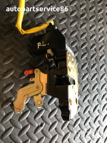 брава на предната лява врата за KIA Carnival CRDi (2002–2006), снимка 3 - Части - 53198579