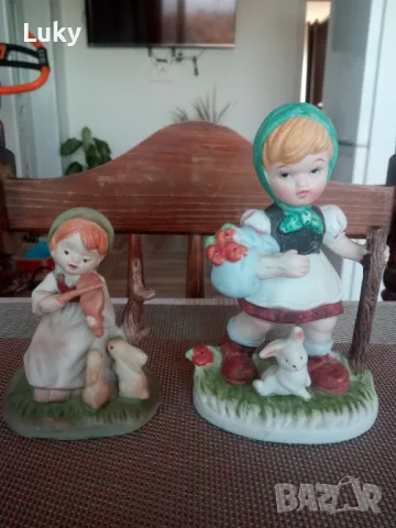 Две стилни и красиви фигурки.Обявената цена е за двете.