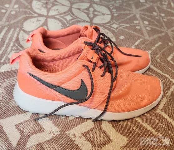 Оригинални дамски маратонки Nike, снимка 5 - Маратонки - 54137699