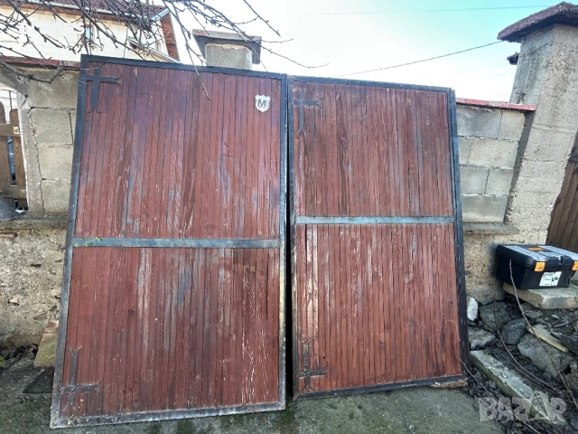 Гаражна врата 126/190