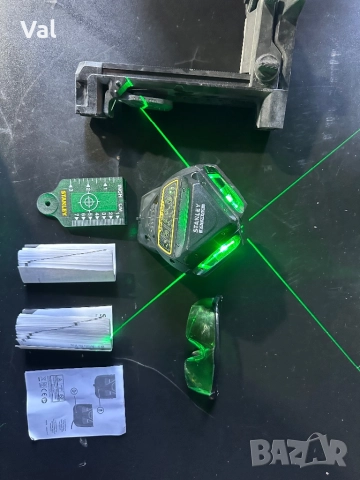 Линеен лазерен нивелир Stanley , снимка 2 - Измервателни инструменти - 51724978