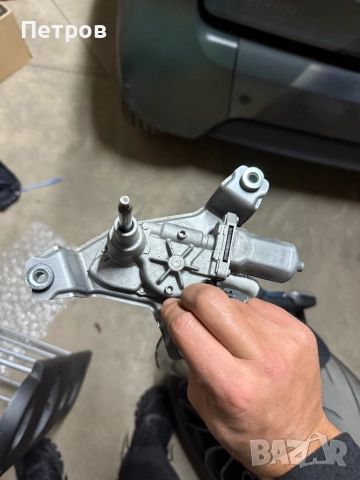 Моторче на задната чистачка Grand Cherokee 2020, снимка 3 - Части - 52200307