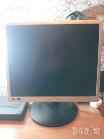 Монитор LG, снимка 3 - Монитори - 51621219