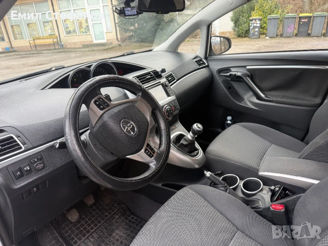Toyota Verso 1.6 D4D, снимка 4 - Автомобили и джипове - 54086773