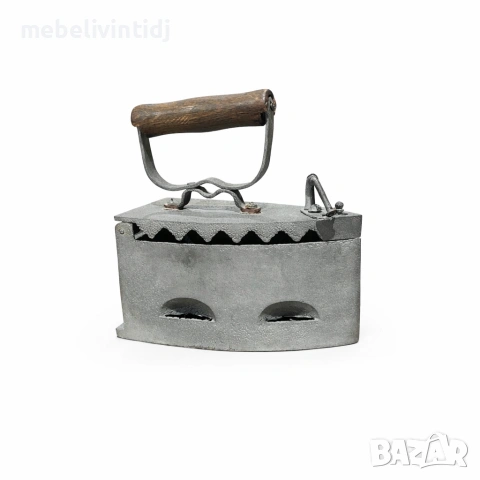 Ретро ютия с дървена дръжка, снимка 2 - Антикварни и старинни предмети - 54126785