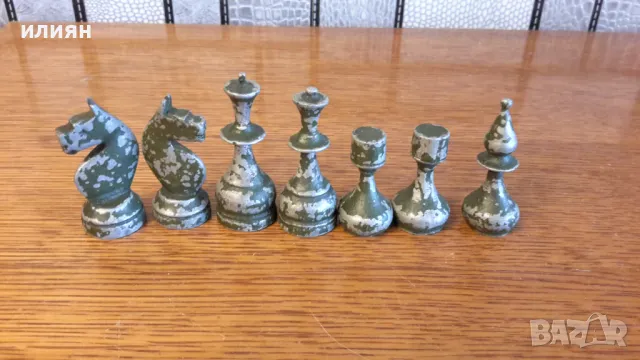 Алуминиеви фигури за шах имат забележки липсва един офицер от другите 4бр пешки са по светли , снимка 5 - Колекции - 48441608