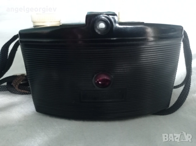 Фотоапарат Kodak Brownie Cresta. 1955г., снимка 5 - Антикварни и старинни предмети - 52774541