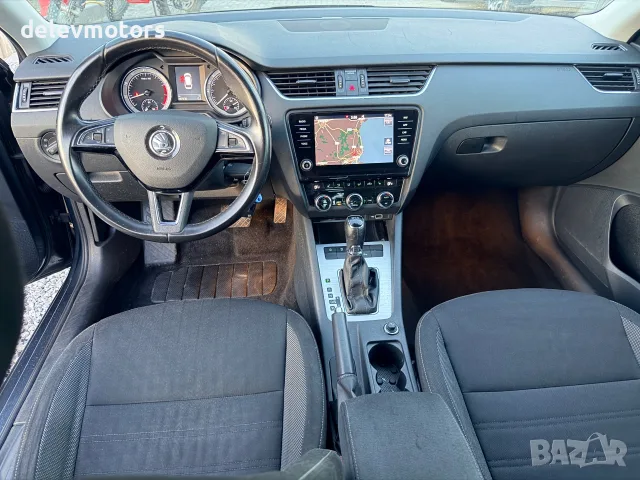 Skoda Octavia комби 1.5 TSI 150 кс., автоматик, 2020 г., евро 6, 2 ключа, теглич, снимка 10 - Автомобили и джипове - 56242165