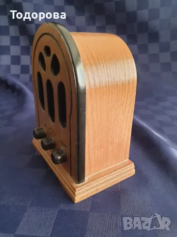 Малък радиоприемник с ретро дизайн, снимка 3 - Антикварни и старинни предмети - 50043360