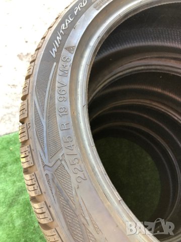 Гуми 225/45/19 Vredestein, снимка 5 - Гуми и джанти - 42041161