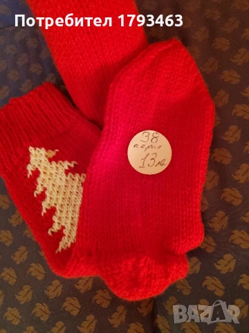 Ръчно плетени дамски коледни чорапи' размер 38, снимка 2 - Дамски чорапи - 50799897