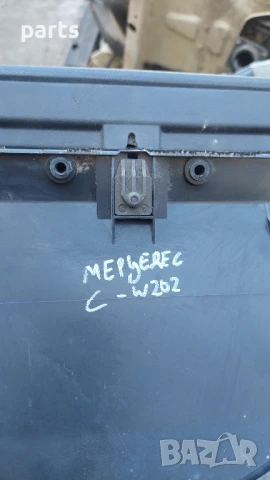 Жабка Мерцедес C W202, снимка 6 - Части - 51332904