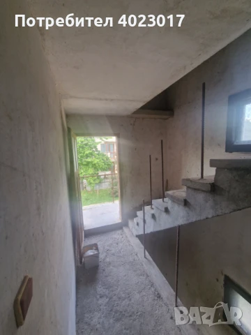 Масивна триетажна вилна къща  в село Ковачевци, област Перник., снимка 7 - Къщи - 50717301