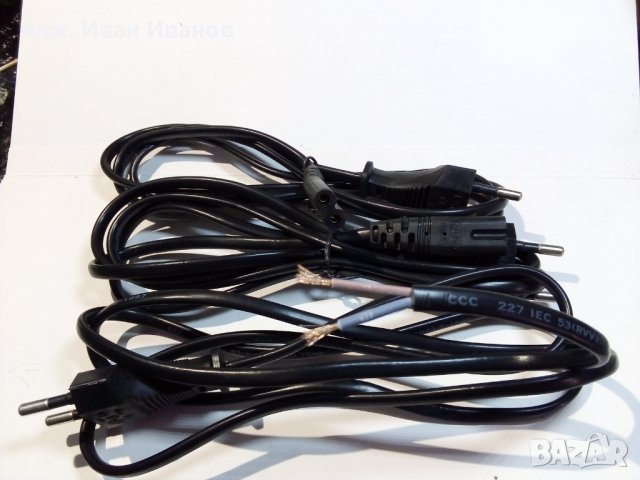 Захранващ кабел "осмица" с дължина 1,5 метра.