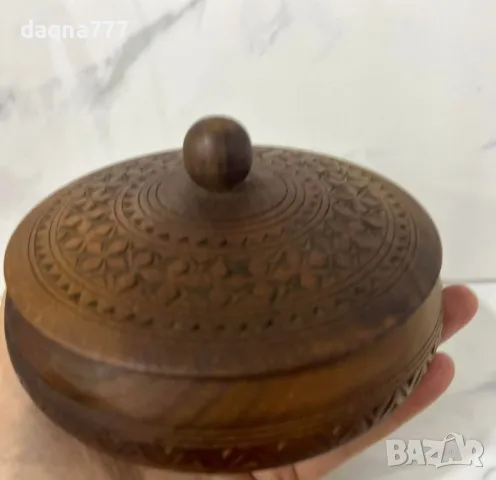 Кръгло ретро ковчеже от дърво, кутия за бижута