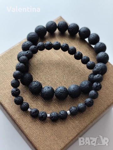 Гривни за двама вулканичен камък 