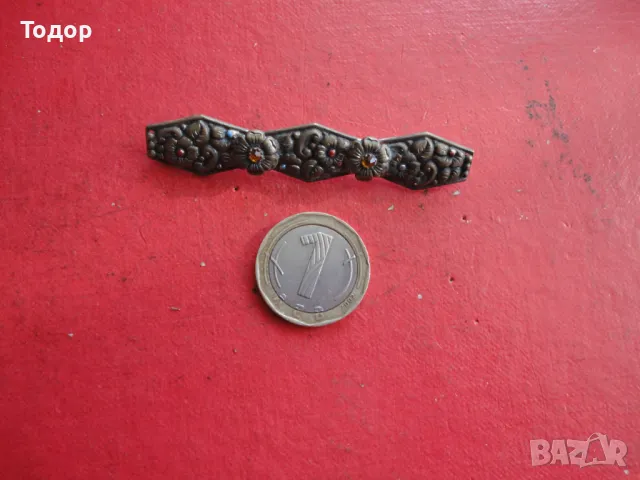 Старинна позлатена брошка с камъни 34 