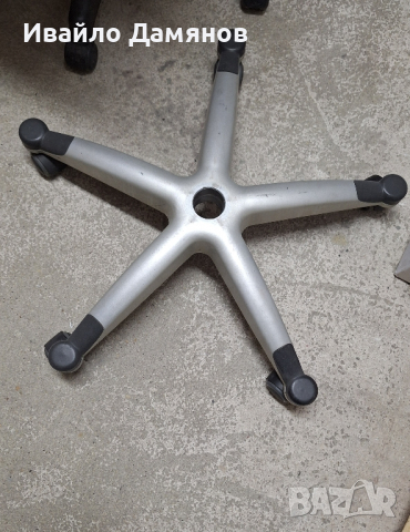 Части за офис столове - подлакътници, звезди, колелца, декоративни пластмаси, болтове, лагери, снимка 2 - Столове - 44353280