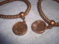 ДВЕ ЗЛАТИСТИ ВИНТИДЖ АРТ АЖУРНИ ГРИВНИ 27891, снимка 4