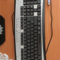 Компютърна клавиатура Gigabyte, снимка 1 - Клавиатури и мишки - 38078098