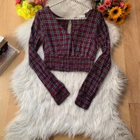 Къса блуза Holister, снимка 1 - Блузи с дълъг ръкав и пуловери - 35367173