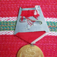 Медал орден 25 години в кутия , снимка 2 - Антикварни и старинни предмети - 44751545