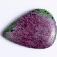 Рубин в цоизит 50.6ct капка кабошон, снимка 1 - Други - 44805962