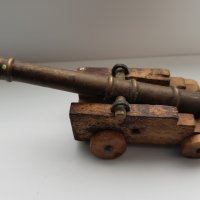 Сувенирно малко оръдие, снимка 1 - Антикварни и старинни предмети - 31779739