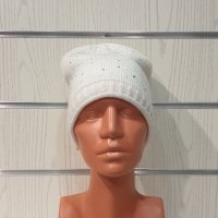 Нова зимна дамска шапка с камъчета в бял цвят, снимка 5 - Шапки - 35502359