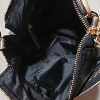 Нова чанта Versace Parfums crossbody bag, оригинал, снимка 10 - Чанти - 31333172