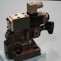 Хидравличен блок с клапан Rexroth, снимка 1 - Резервни части за машини - 30592976