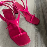  Обувки на Bershka , снимка 1 - Дамски обувки на ток - 38106800