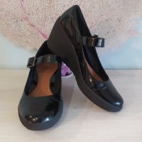 CLARKS черни, лачени – на платформа, № 40, снимка 4 - Дамски ежедневни обувки - 38445464