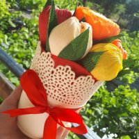 Бутикови ръчно изработени приказни цветя и лалета пълни с трюфели бонбони в красиви кашпи, снимка 8 - Изкуствени цветя - 32039304