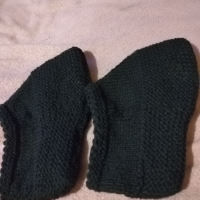 Ръчно плетени черни дамски терлици 40-41 номер , снимка 2 - Дамски чорапи - 44559916