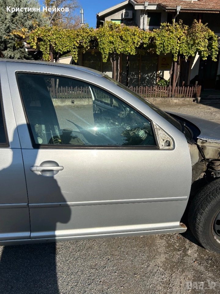 Голф 4 - дясна предна врата, снимка 1