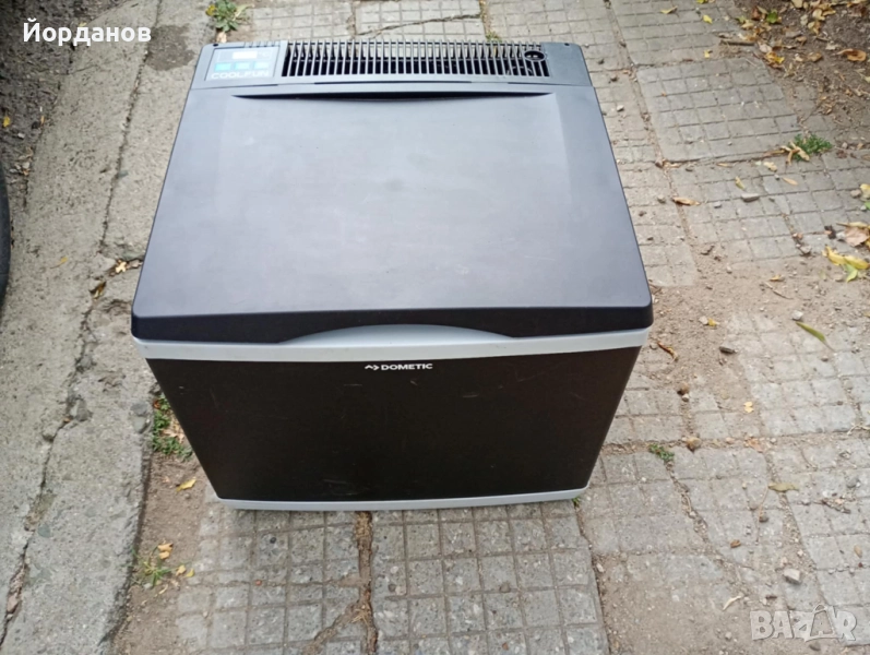Къмпинг хладилник-фризер Dometic 12/220 волта, снимка 1