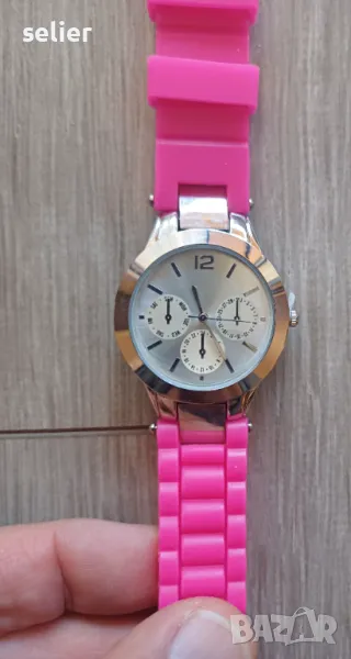 Продавам 3 чисто нови дамски часовника, снимка 1