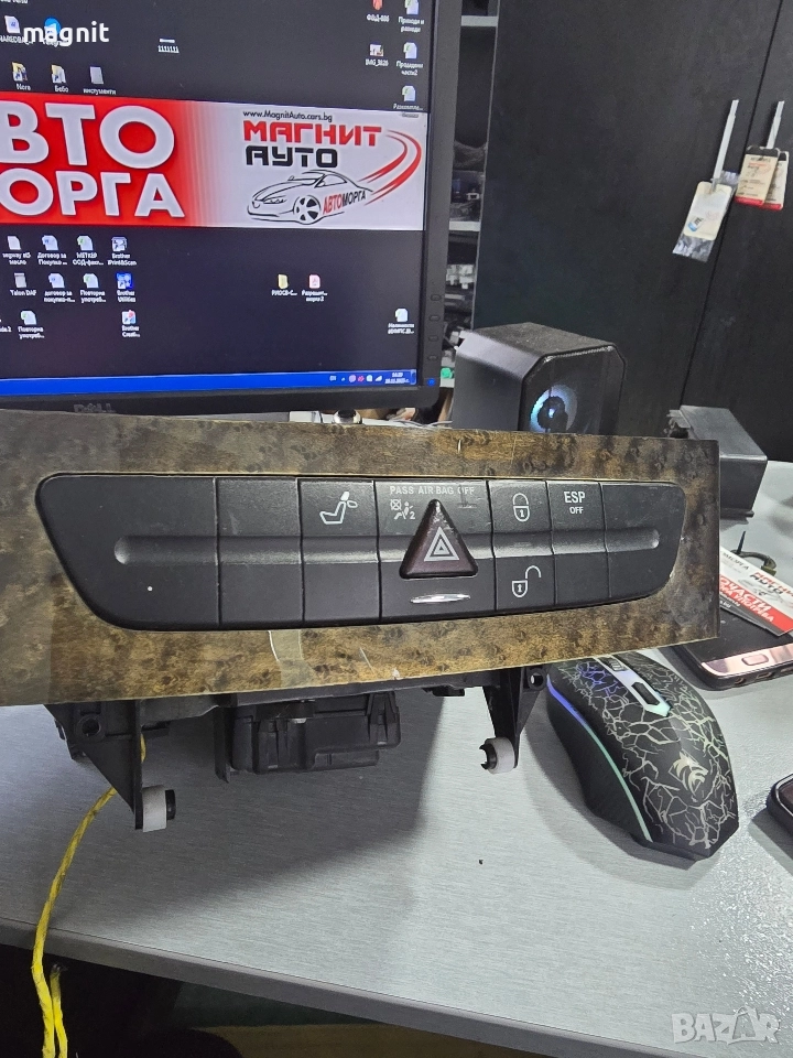 A2116800552 СД Чейнджър и Панел Бутони Мерцедес CLS W219 - E W211, снимка 1