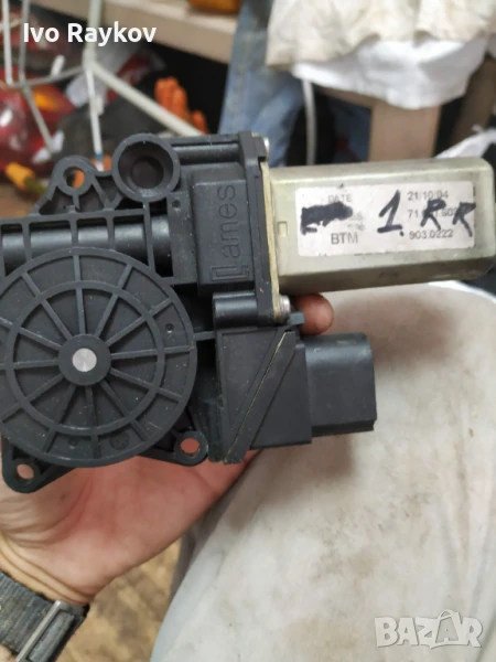 Моторче заден десен стъклоповдигач BMW 3 Series (E90, E91) B260120 , 9030222, снимка 1