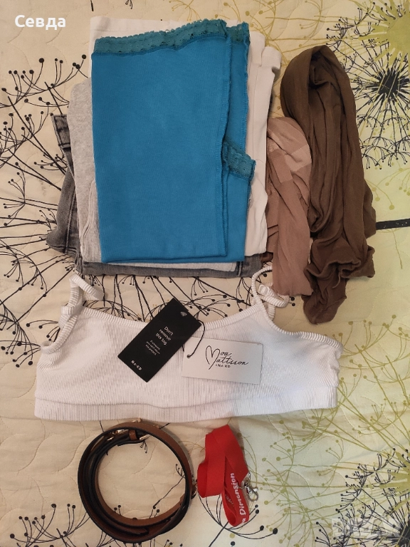 Подаряват се дрехи и аксесоари, снимка 1