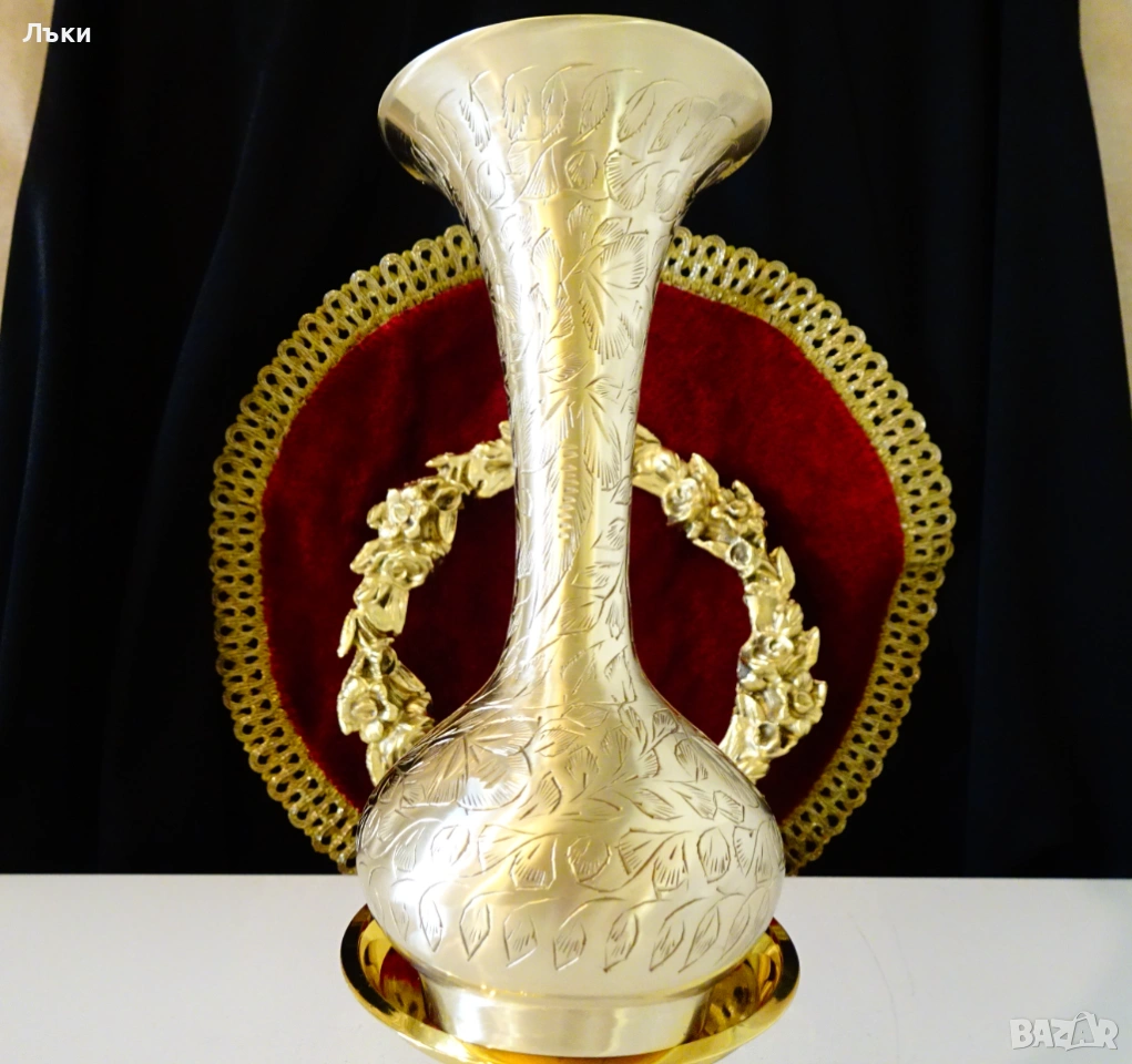 Бронзова гарафа,ваза,релефно гравирана,маркировка. , снимка 1