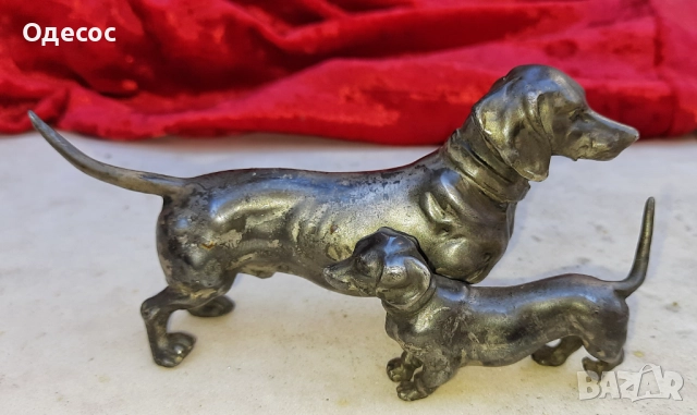 Старинна посребрена композиция от две фигури на дакели, снимка 8 - Антикварни и старинни предмети - 51608257