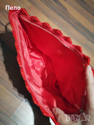 Червена чанта и протмоне , снимка 2 - Чанти - 39175333