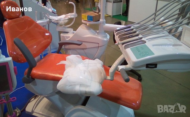 Дентален юнит с горно окачване