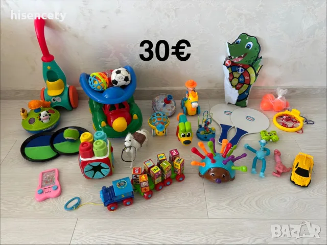 Лот с играчки за дете 