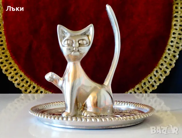 Посребрена фигура Котка,бижутерка. 