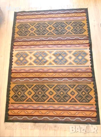    Вълнен    килим  